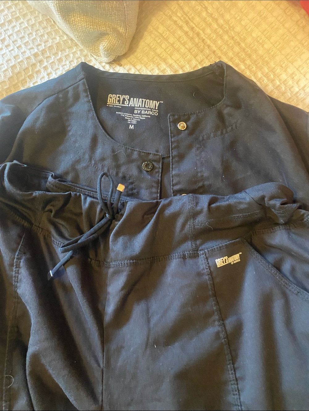 Grey's Anatomy Men's Navy Casual Button-Down Scrub Top & Drawstring Pants